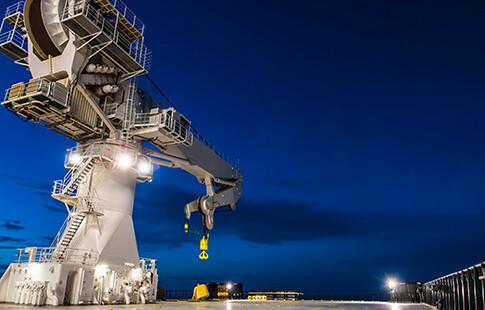 Crane lifter Big yellow crane lifter for heavy load